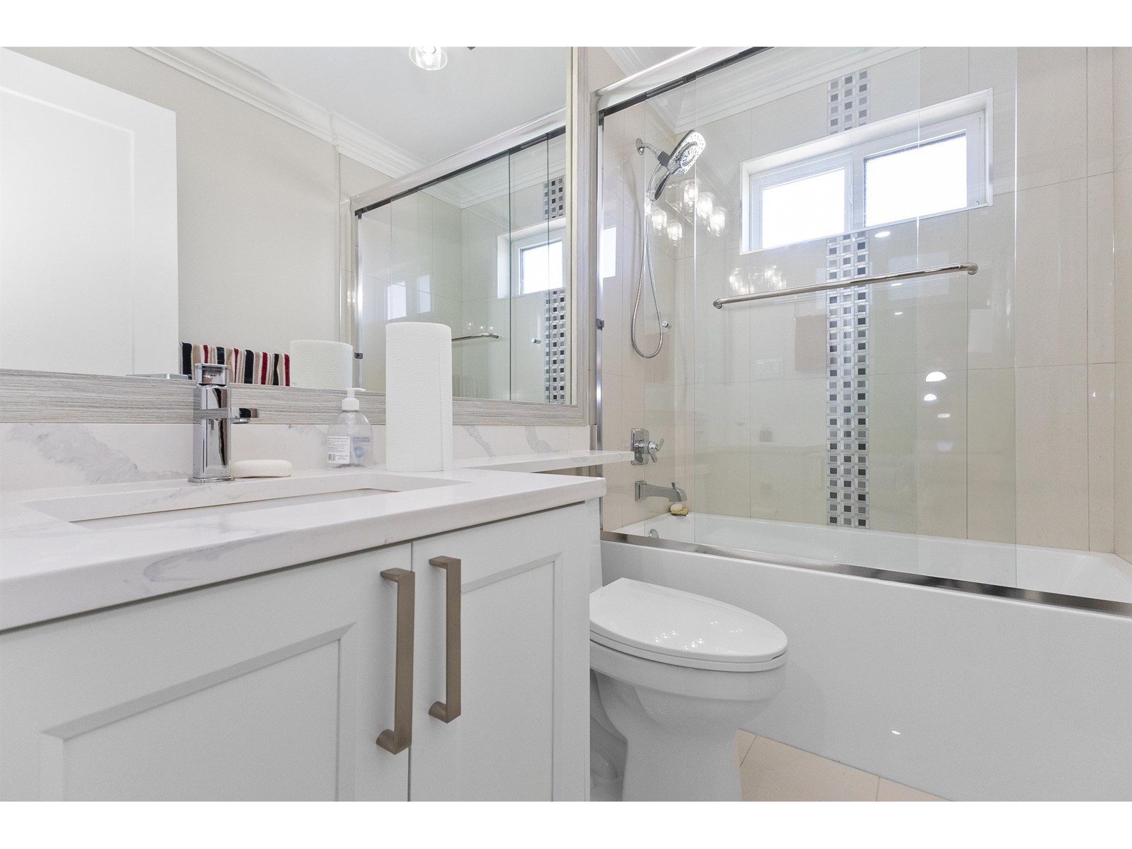 8408 Mctaggart Street, Mission, British Columbia  V2V 6S6 - Photo 10 - R2983031