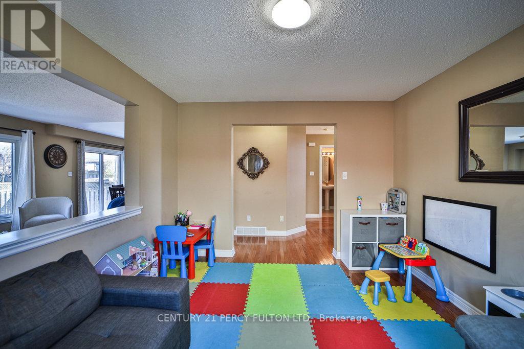 Photo 14 of 38 for 510 South Leaksdale Circle