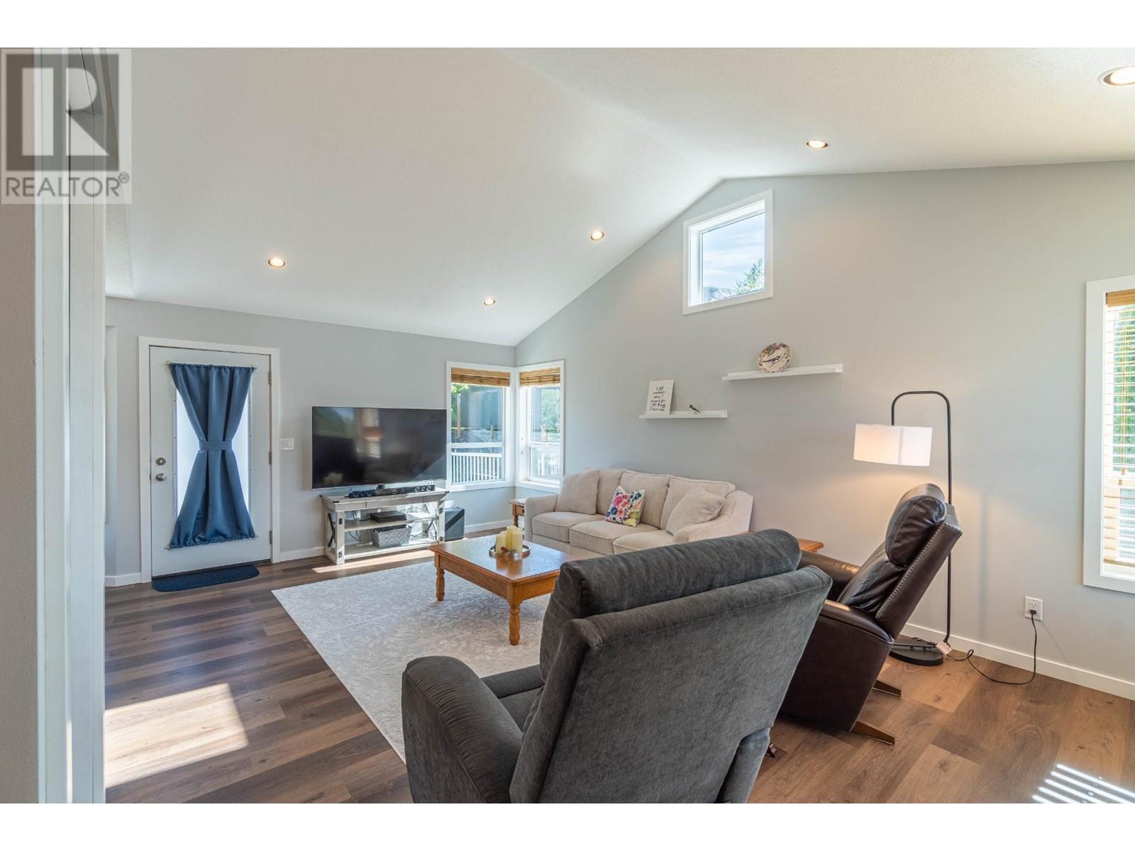 Property at 1213 VISTA HEIGHTS Drive image 4