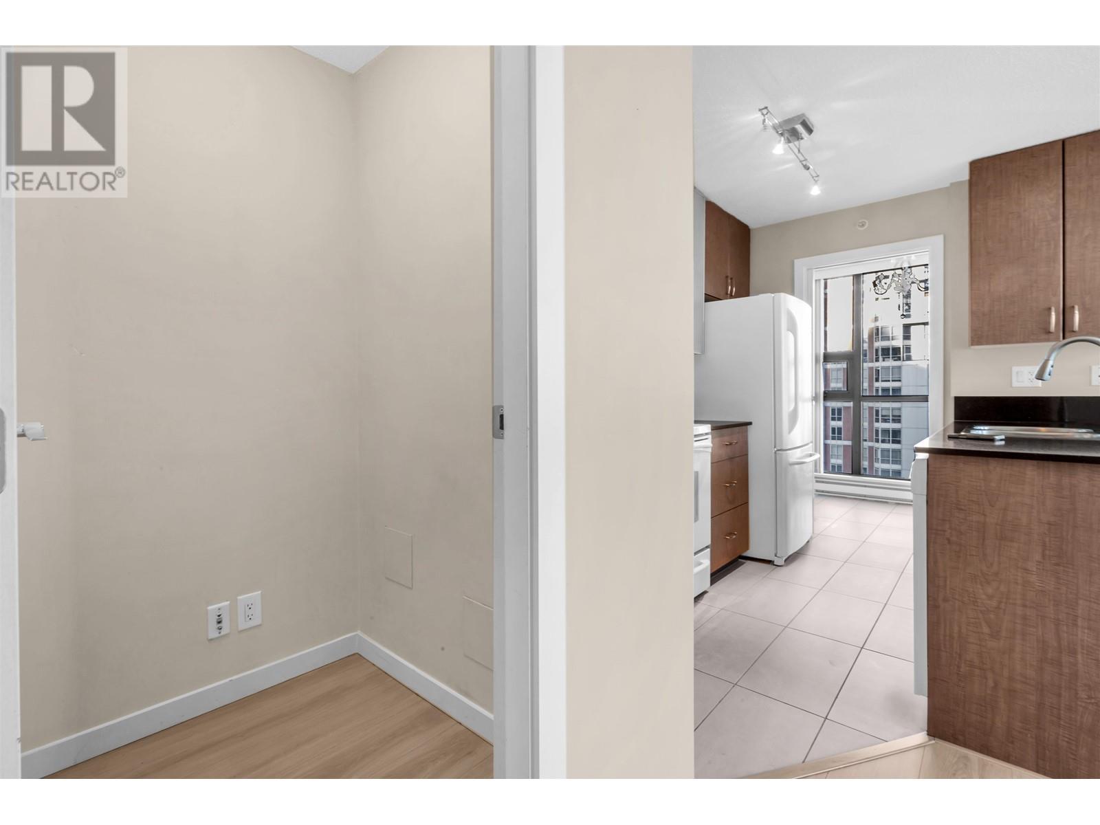 Listing Picture 11 of 21 : 2002 909 MAINLAND STREET, Vancouver / 溫哥華 - 魯藝地產 Yvonne Lu Group - MLS Medallion Club Member