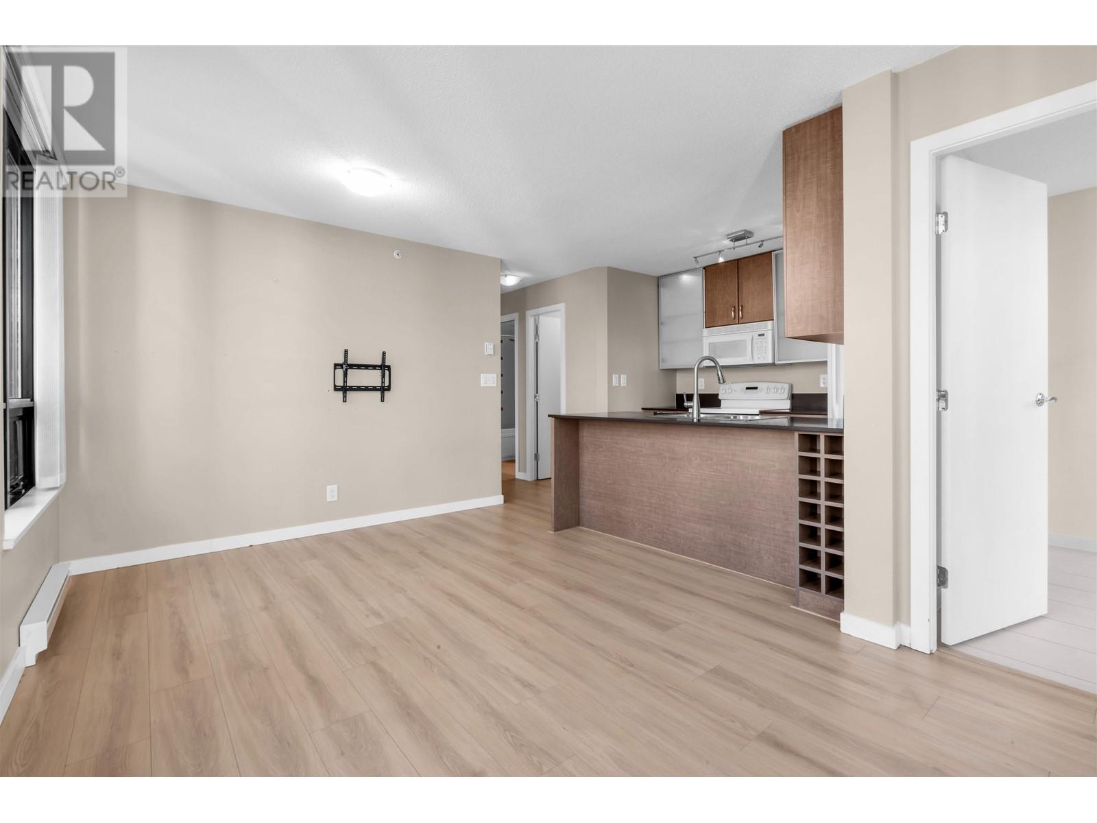 Listing Picture 8 of 21 : 2002 909 MAINLAND STREET, Vancouver / 溫哥華 - 魯藝地產 Yvonne Lu Group - MLS Medallion Club Member