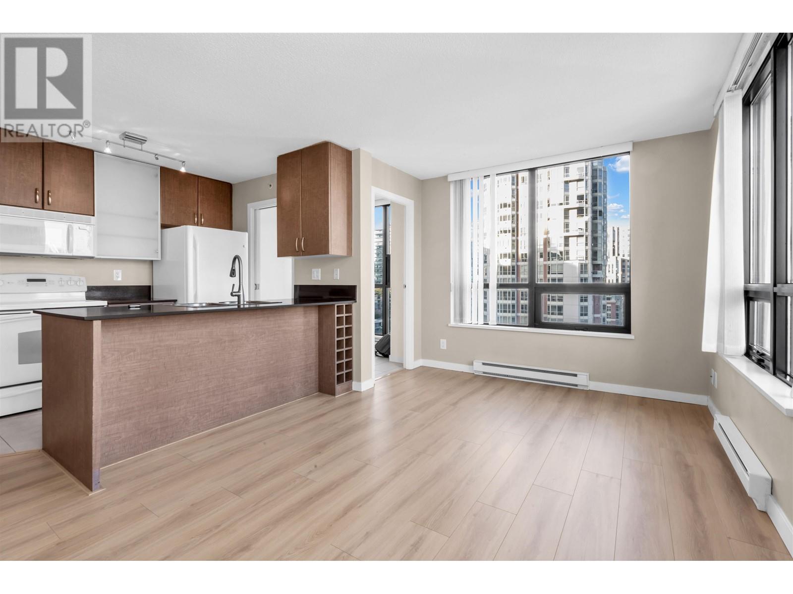 Listing Picture 7 of 21 : 2002 909 MAINLAND STREET, Vancouver / 溫哥華 - 魯藝地產 Yvonne Lu Group - MLS Medallion Club Member