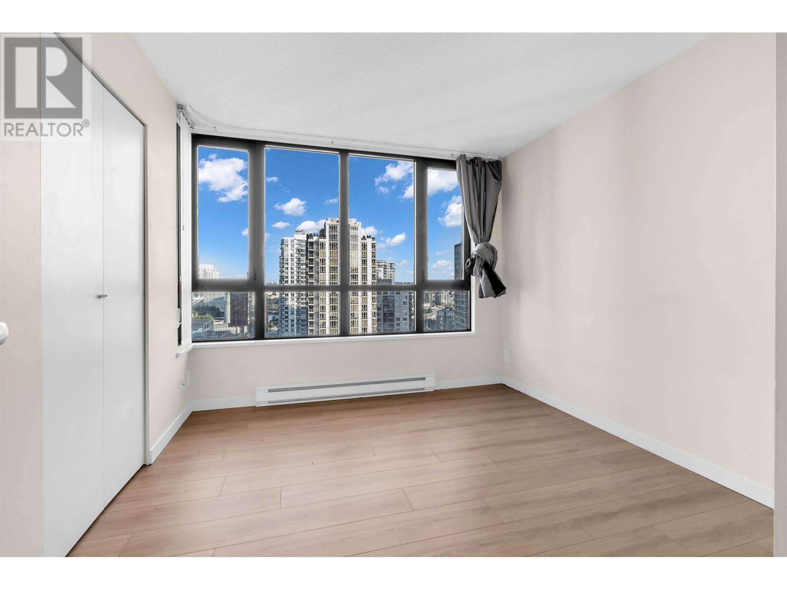 Listing Picture 10 of 21 : 2002 909 MAINLAND STREET, Vancouver / 溫哥華 - 魯藝地產 Yvonne Lu Group - MLS Medallion Club Member