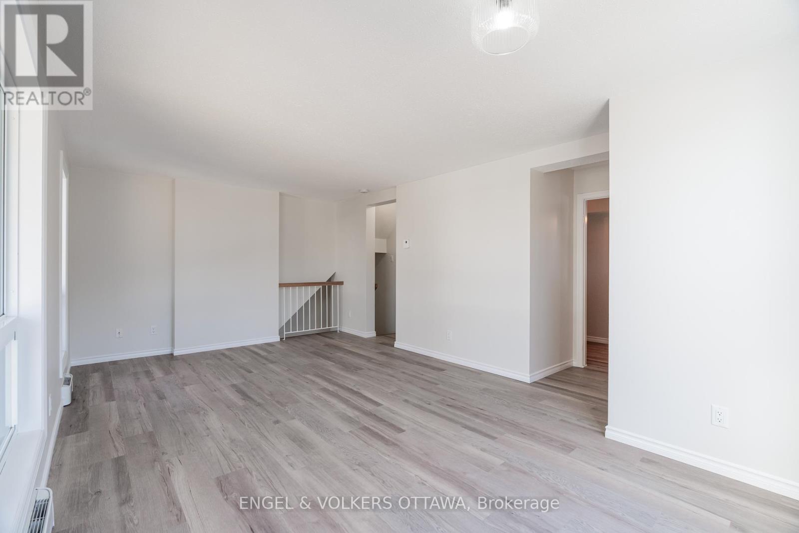 1504 Tanguay Court, Ottawa, Ontario  K2L 3X8 - Photo 10 - X12070111
