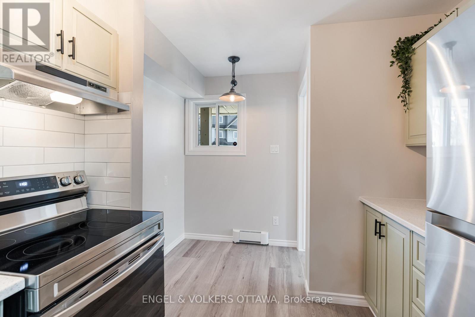 1504 Tanguay Court, Ottawa, Ontario  K2L 3X8 - Photo 6 - X12070111