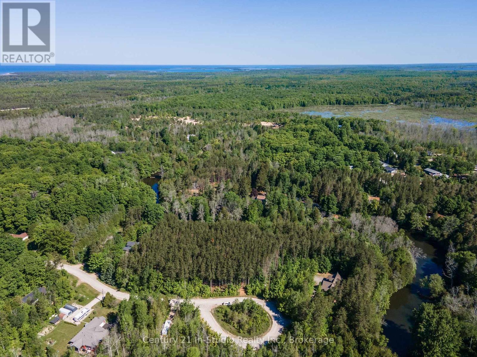 46 Riverside Place, South Bruce Peninsula, Ontario  N0H 2G0 - Photo 5 - X12070065