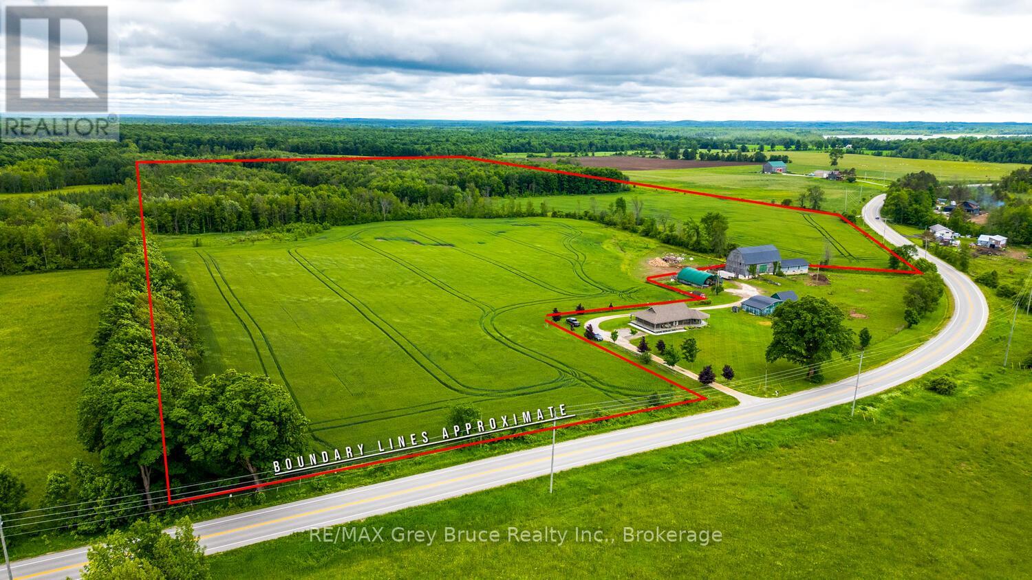 402622 Grey 17 Road, Georgian Bluffs, Ontario  N0H 2T0 - Photo 1 - X12070135