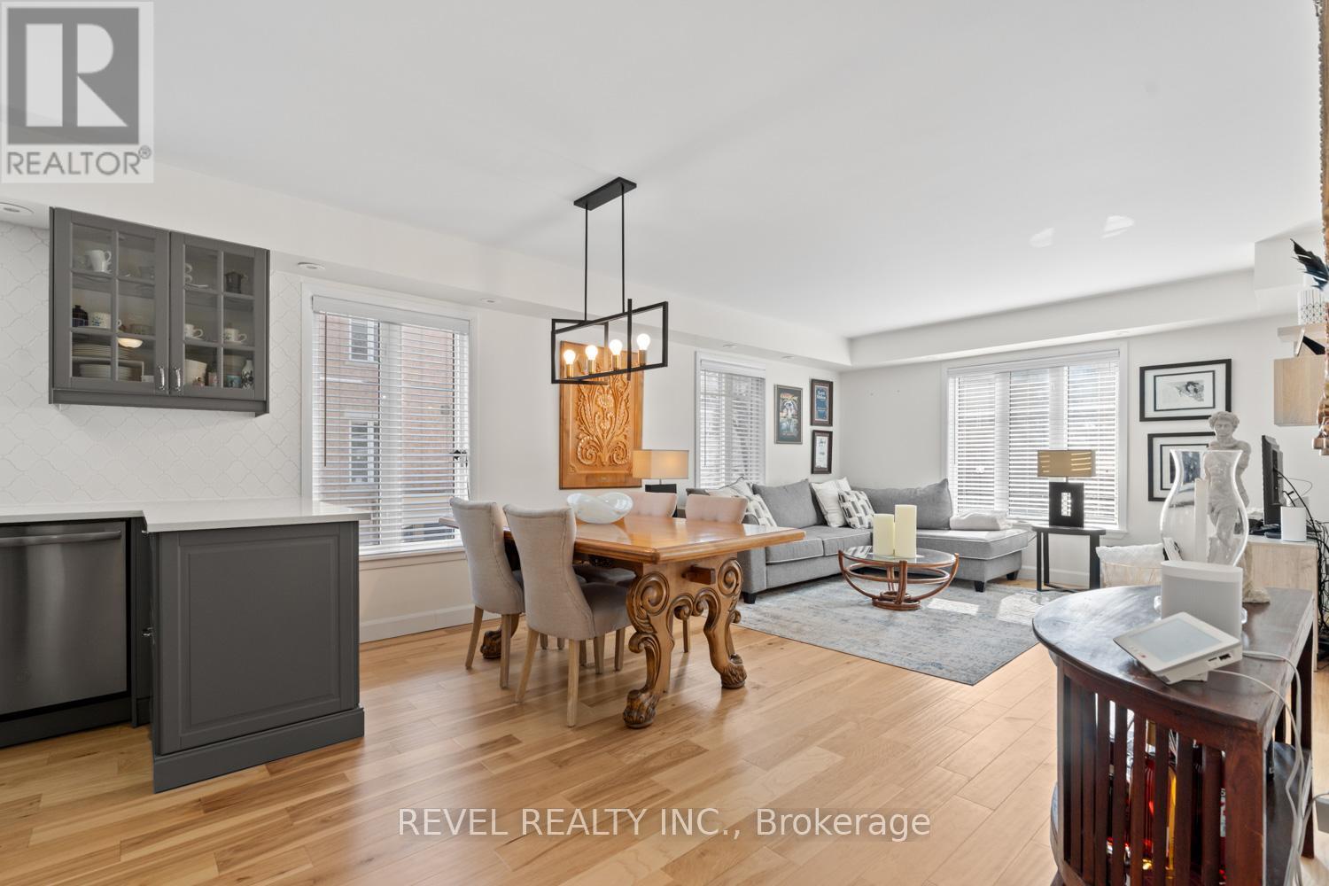 Property at 918 - 50 WESTERN BATTERY ROAD image 2