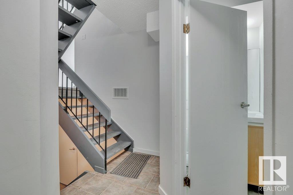 Property at 11904 145 AV NW image 5