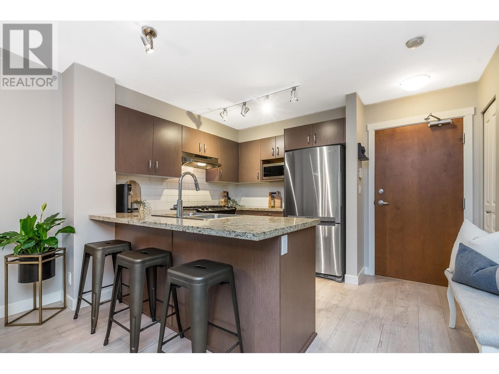 109 3105 Lincoln Avenue, Coquitlam, British Columbia  V3B 0E1 - Photo 2 - R2987867