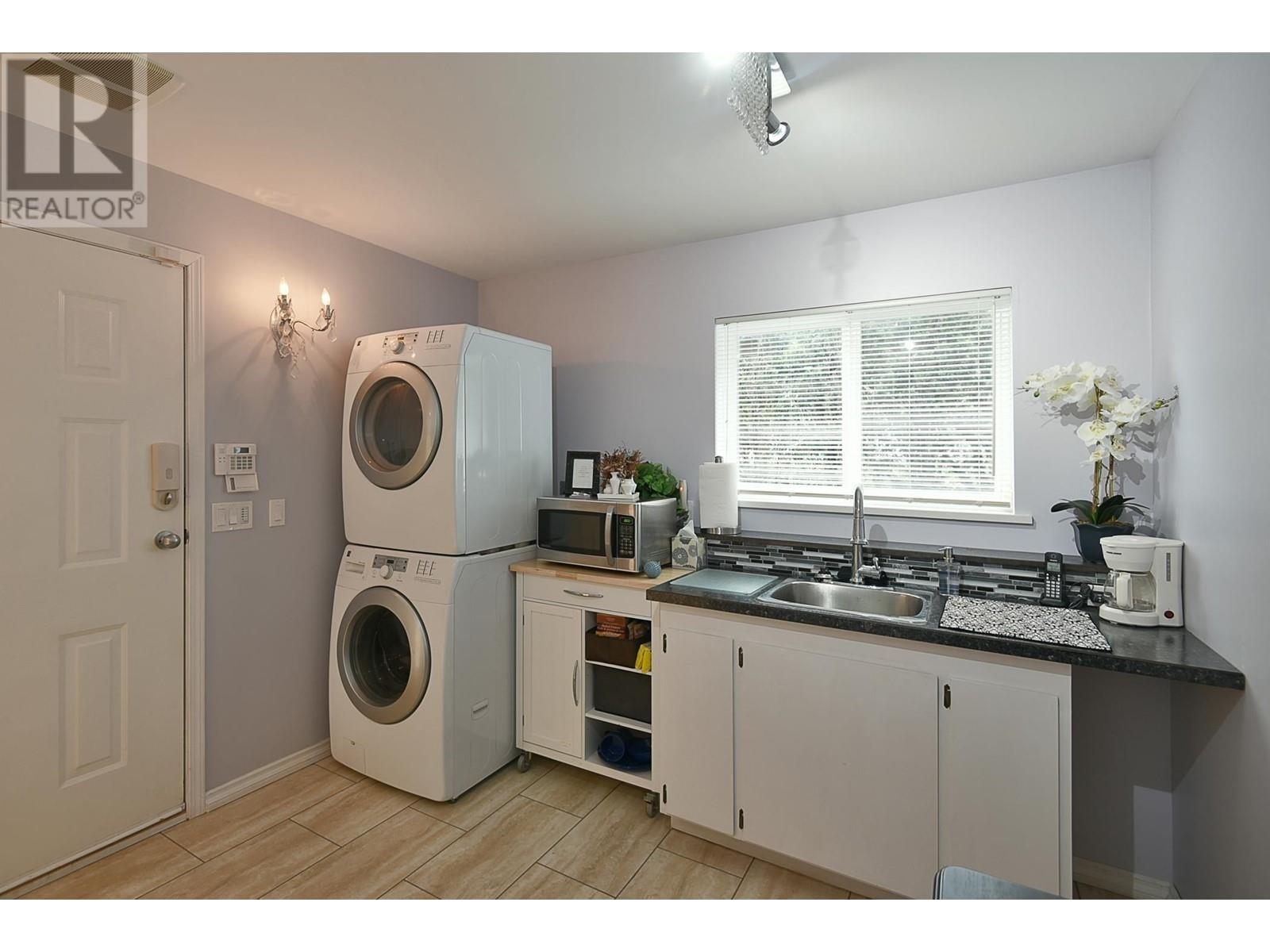 5457 Burley Place, Sechelt, British Columbia  V0N 3A0 - Photo 15 - R2987812