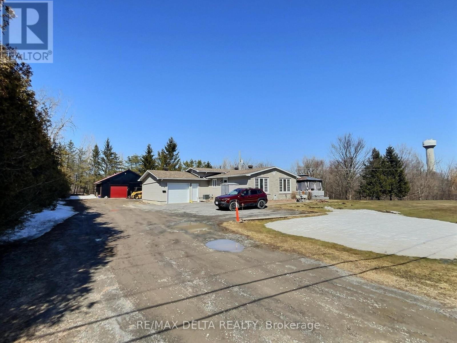 353 Russell Road, Clarence-Rockland, Ontario  K0A 2A0 - Photo 1 - X12070172