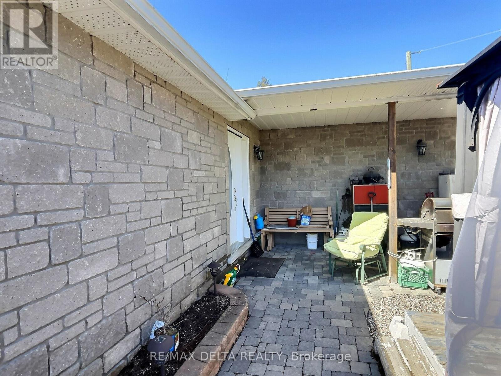 353 Russell Road, Clarence-Rockland, Ontario  K0A 2A0 - Photo 3 - X12070172