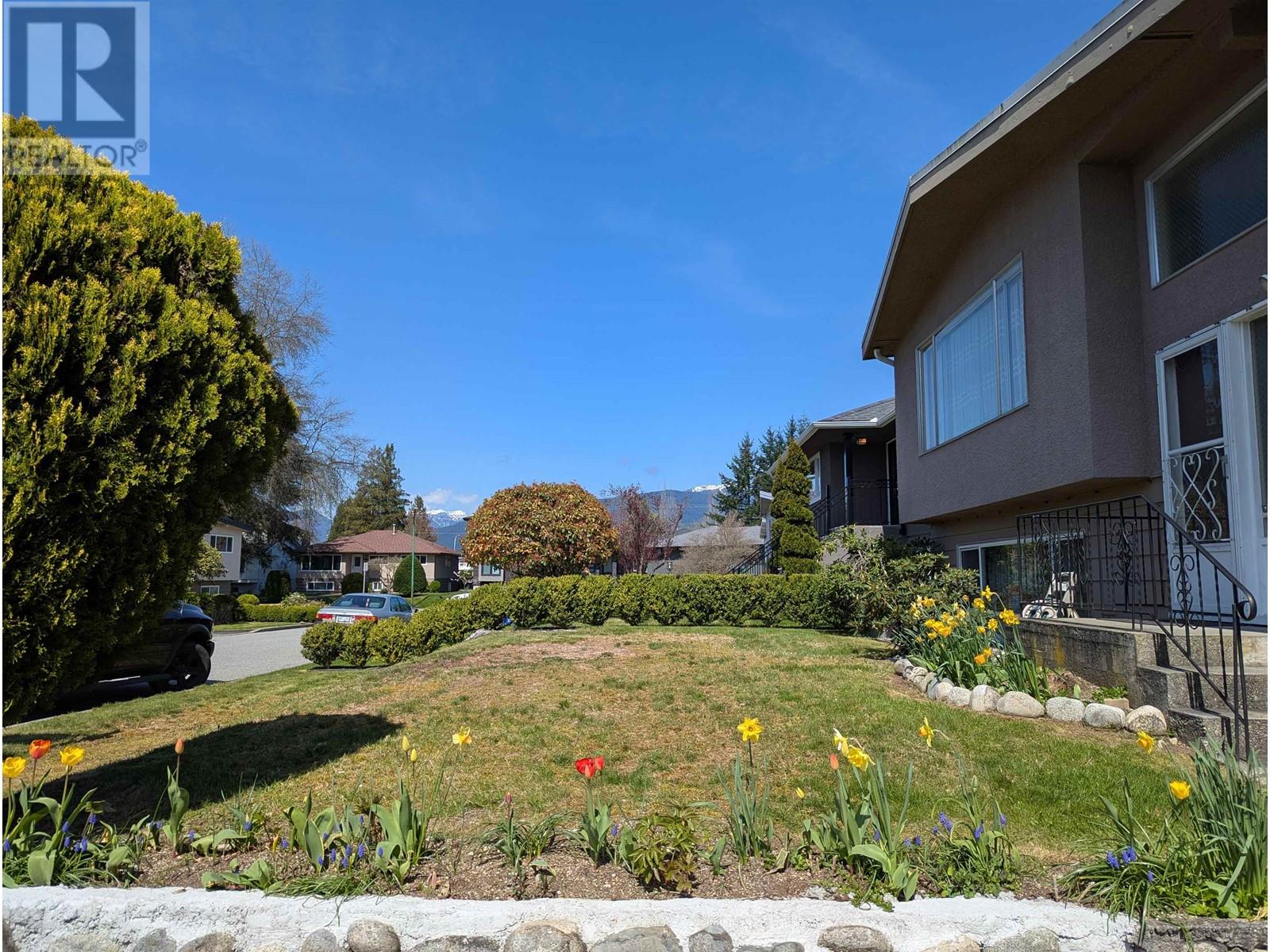 7193 Maureen Crescent, Burnaby, British Columbia  V5A 1H2 - Photo 2 - R2970111