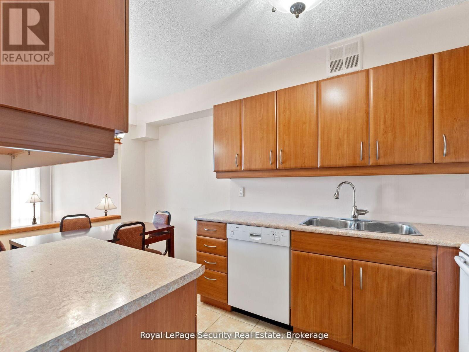 1504 - 240 Scarlett Road, Toronto, Ontario  M6N 4X4 - Photo 16 - W12070185