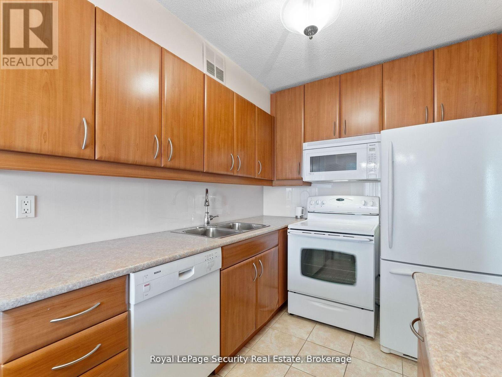 1504 - 240 Scarlett Road, Toronto, Ontario  M6N 4X4 - Photo 17 - W12070185