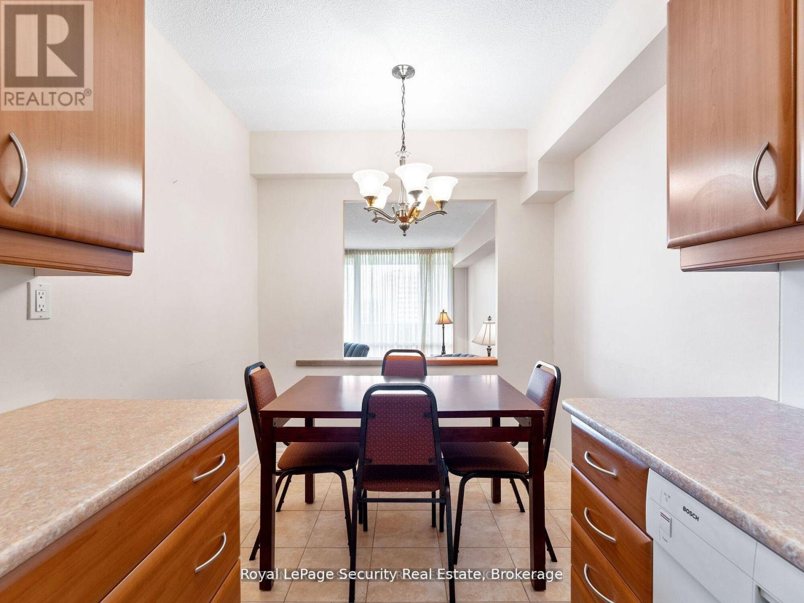 1504 - 240 Scarlett Road, Toronto, Ontario  M6N 4X4 - Photo 8 - W12070185