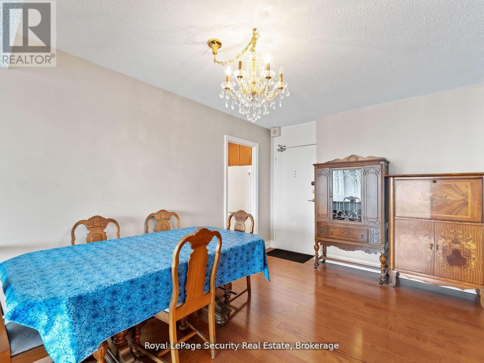 1504 - 240 Scarlett Road, Toronto, Ontario  M6N 4X4 - Photo 9 - W12070185