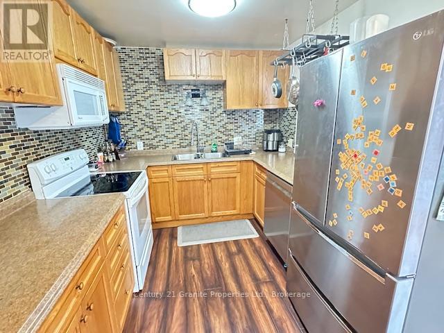 26 Riverdale Road, Parry Sound, Ontario  P2A 1N9 - Photo 10 - X12070262