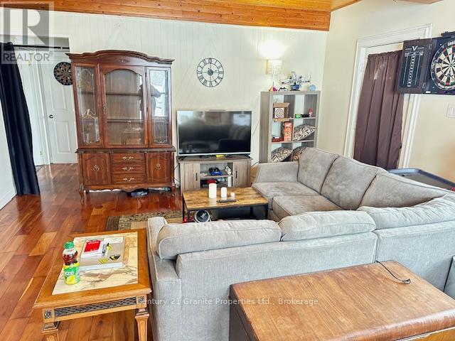 26 Riverdale Road, Parry Sound, Ontario  P2A 1N9 - Photo 6 - X12070262