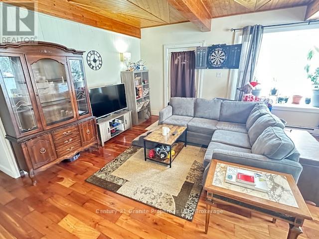 26 Riverdale Road, Parry Sound, Ontario  P2A 1N9 - Photo 9 - X12070262