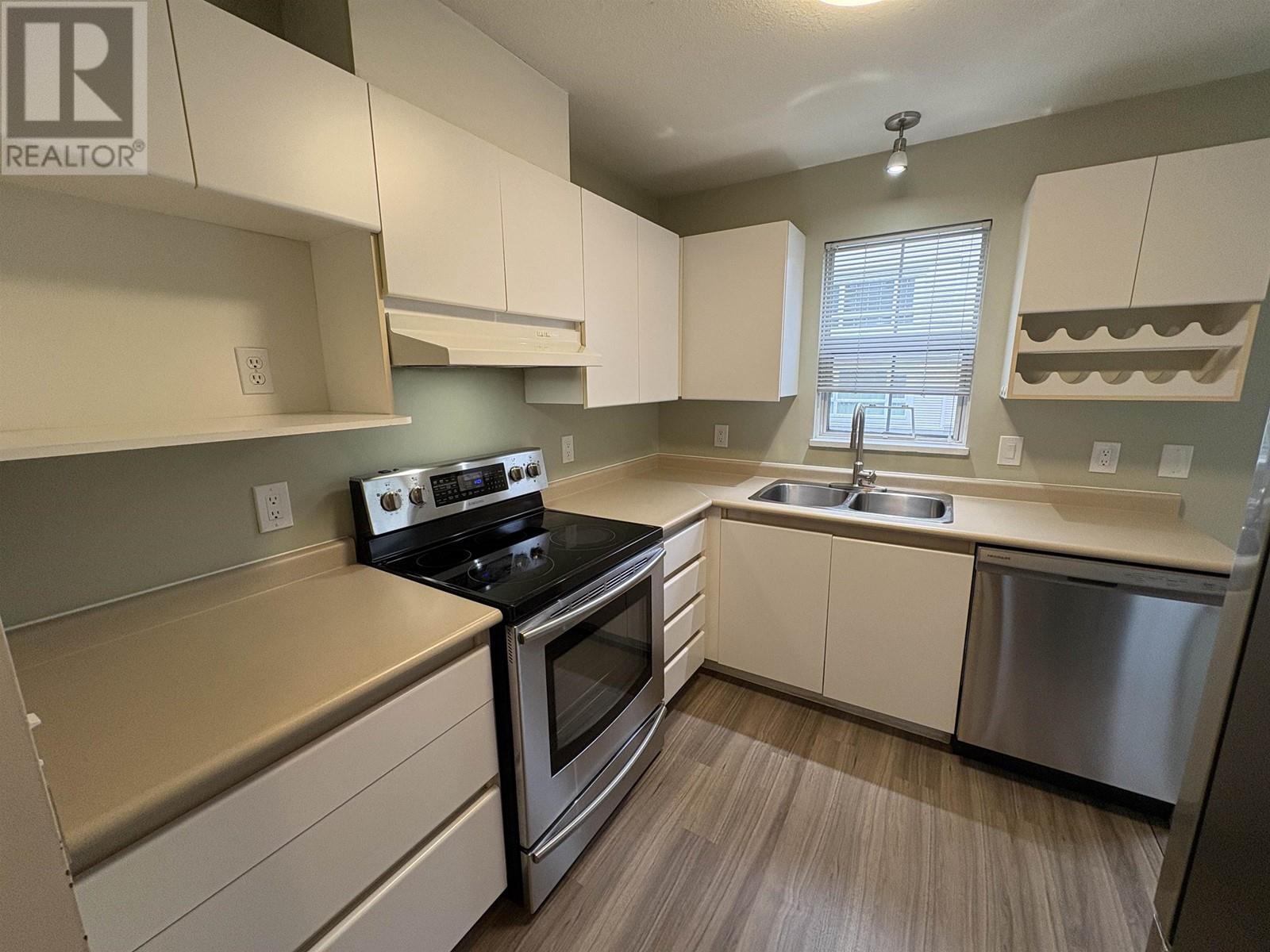 203 2990 Princess Crescent, Coquitlam, British Columbia  V3B 7R3 - Photo 2 - R2987501