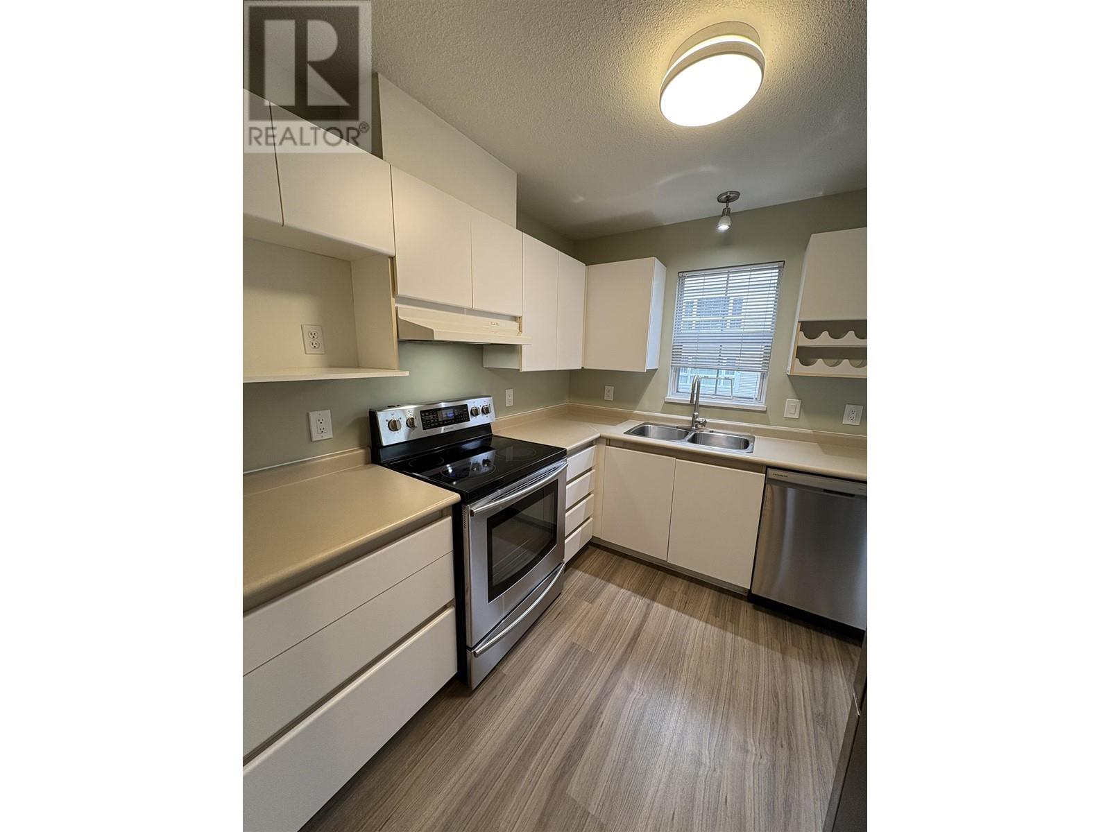 203 2990 Princess Crescent, Coquitlam, British Columbia  V3B 7R3 - Photo 3 - R2987501