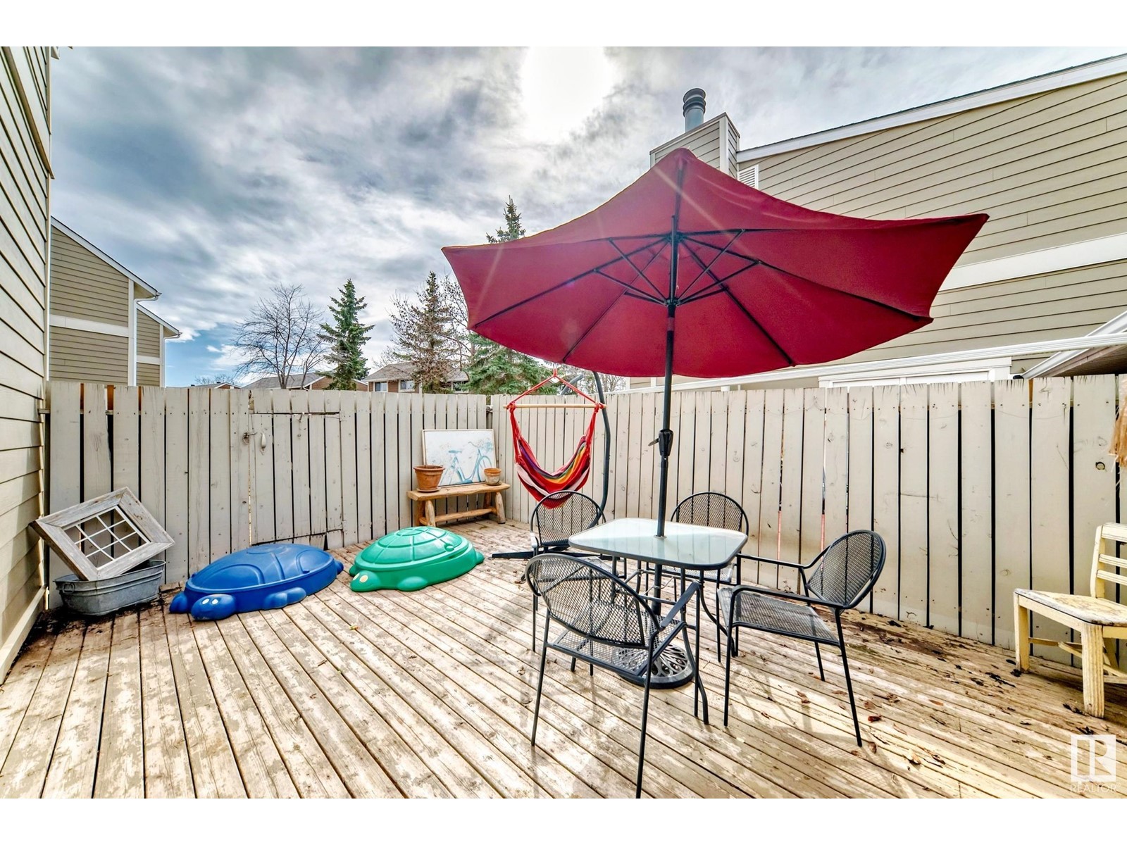 Property at 7625 40 AV NW image 3