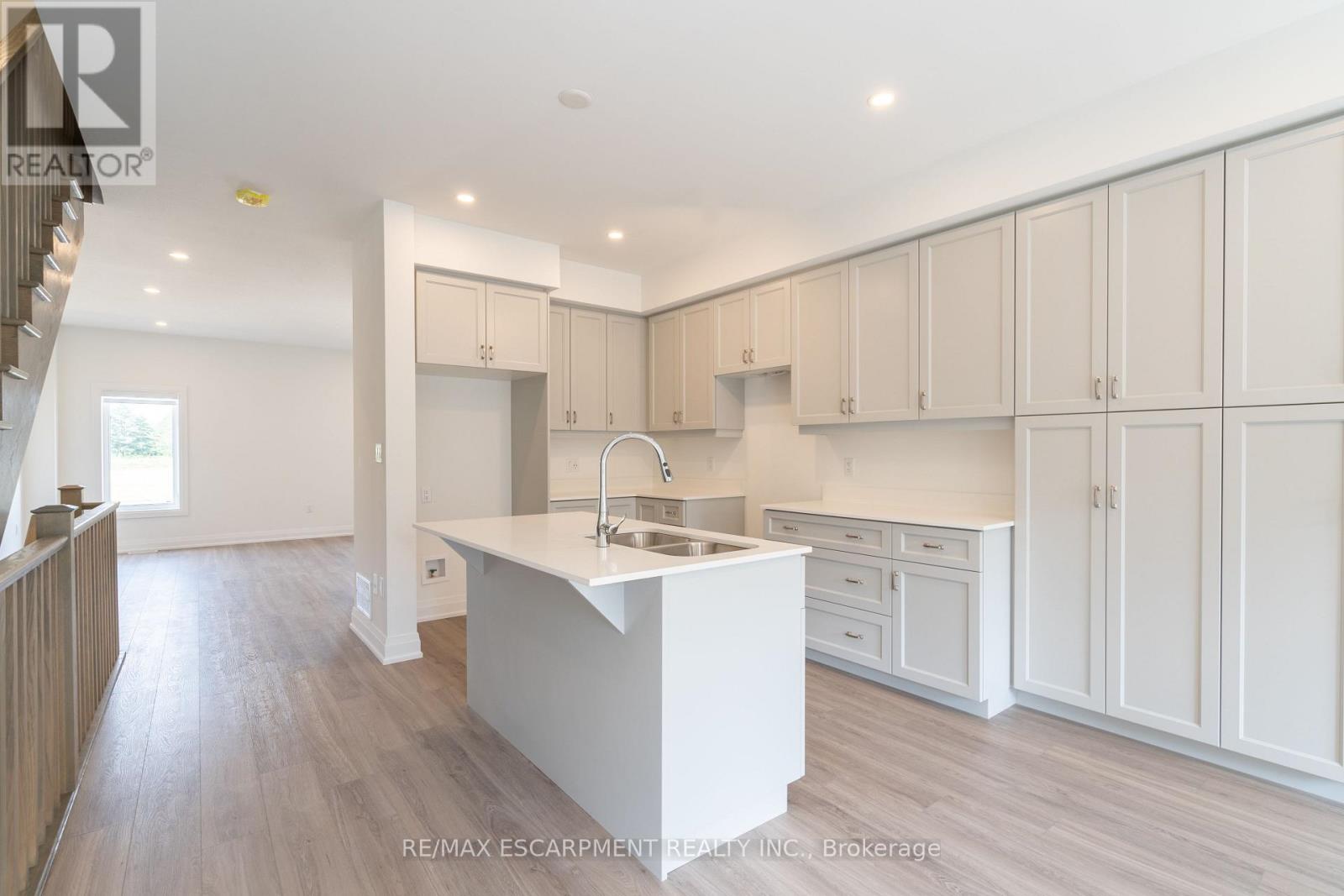 15 Raspberry Lane, Hamilton, Ontario  L0R 1W0 - Photo 19 - X12070258