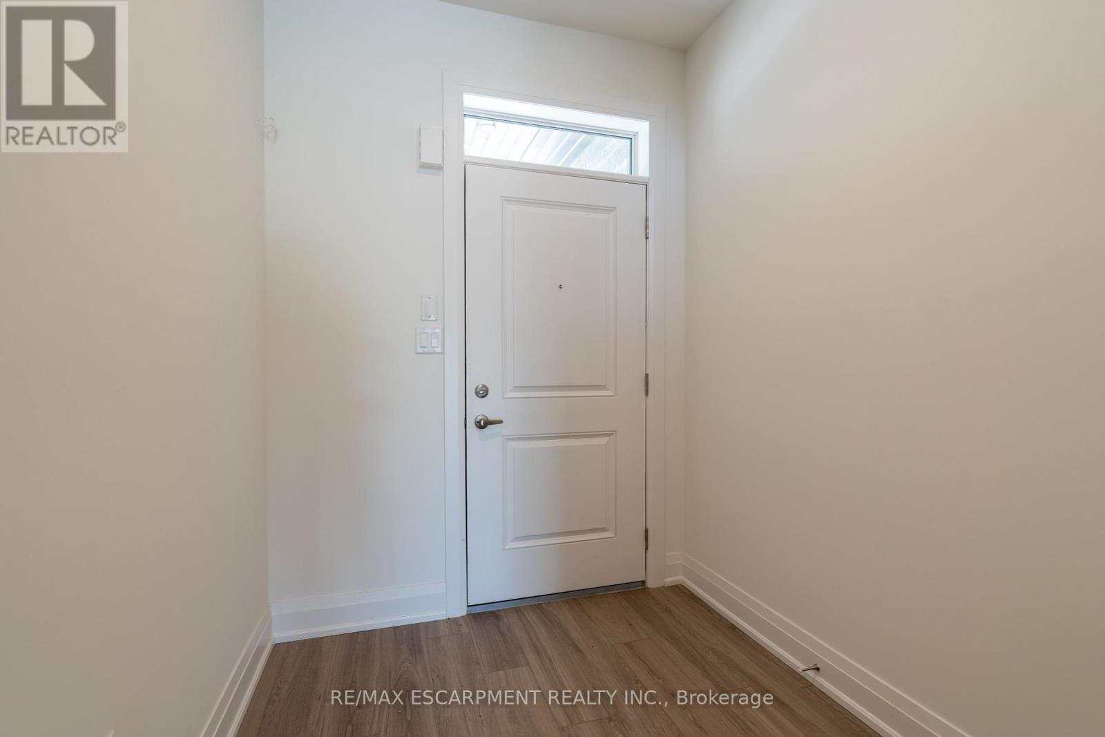 15 Raspberry Lane, Hamilton, Ontario  L0R 1W0 - Photo 5 - X12070258