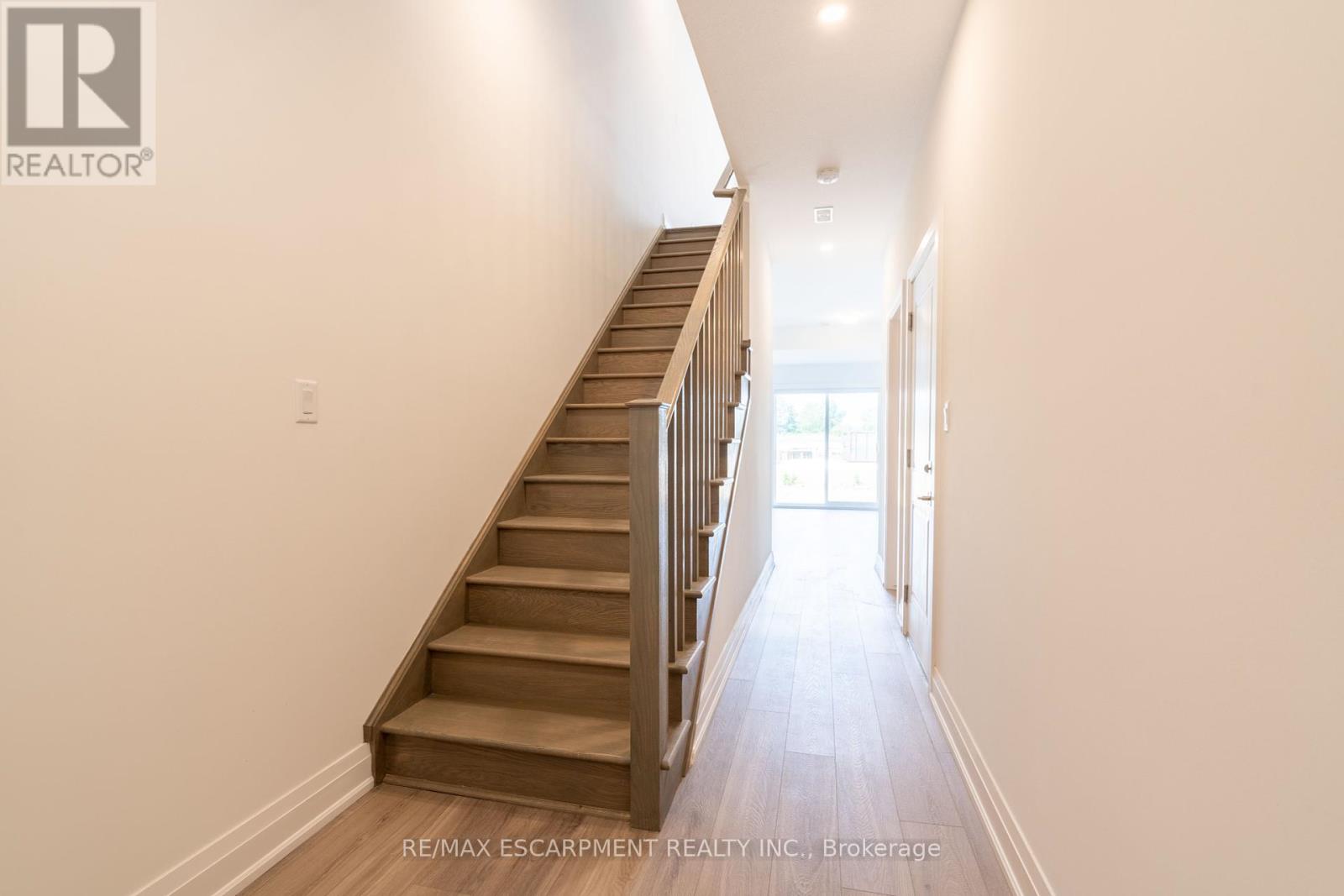 15 Raspberry Lane, Hamilton, Ontario  L0R 1W0 - Photo 6 - X12070258