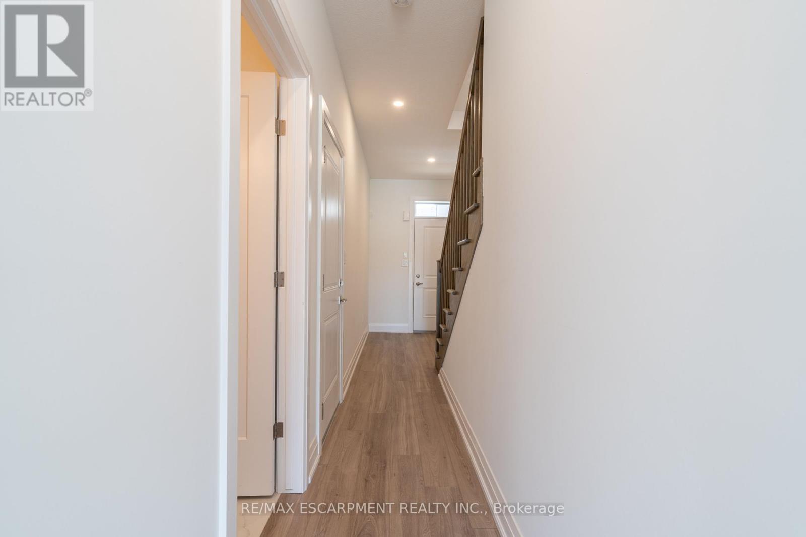 15 Raspberry Lane, Hamilton, Ontario  L0R 1W0 - Photo 7 - X12070258