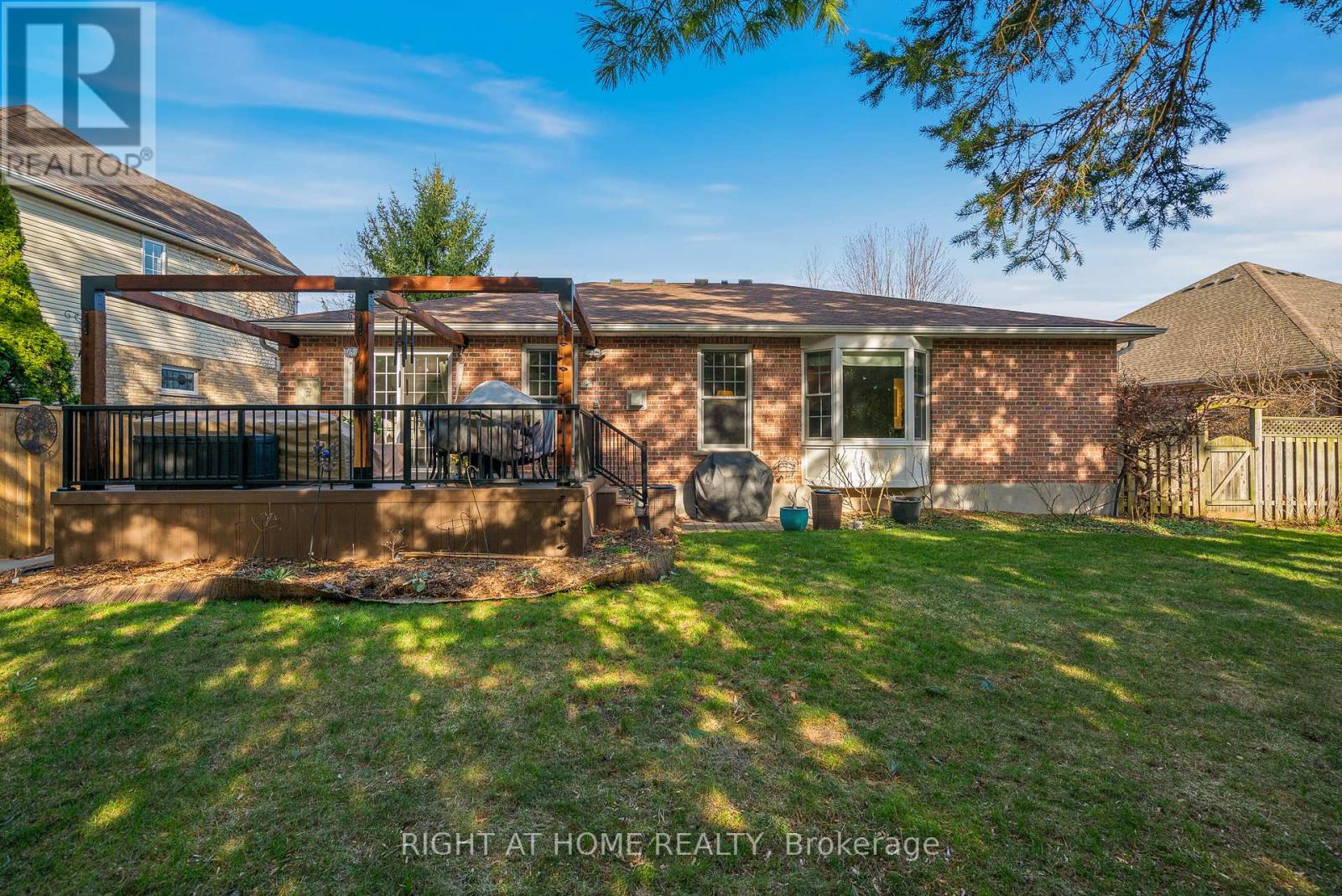 26 Park Court, Niagara-On-The-Lake (Town), Ontario  L0S 1J0 - Photo 37 - X12070351