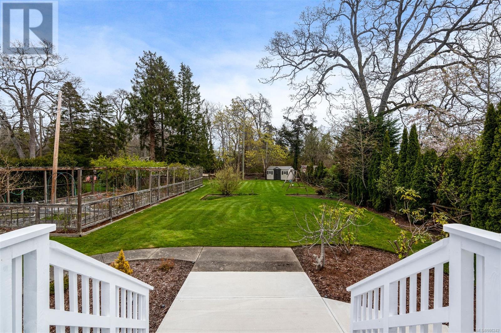 Property at 3371 Woodburn Ave image 4