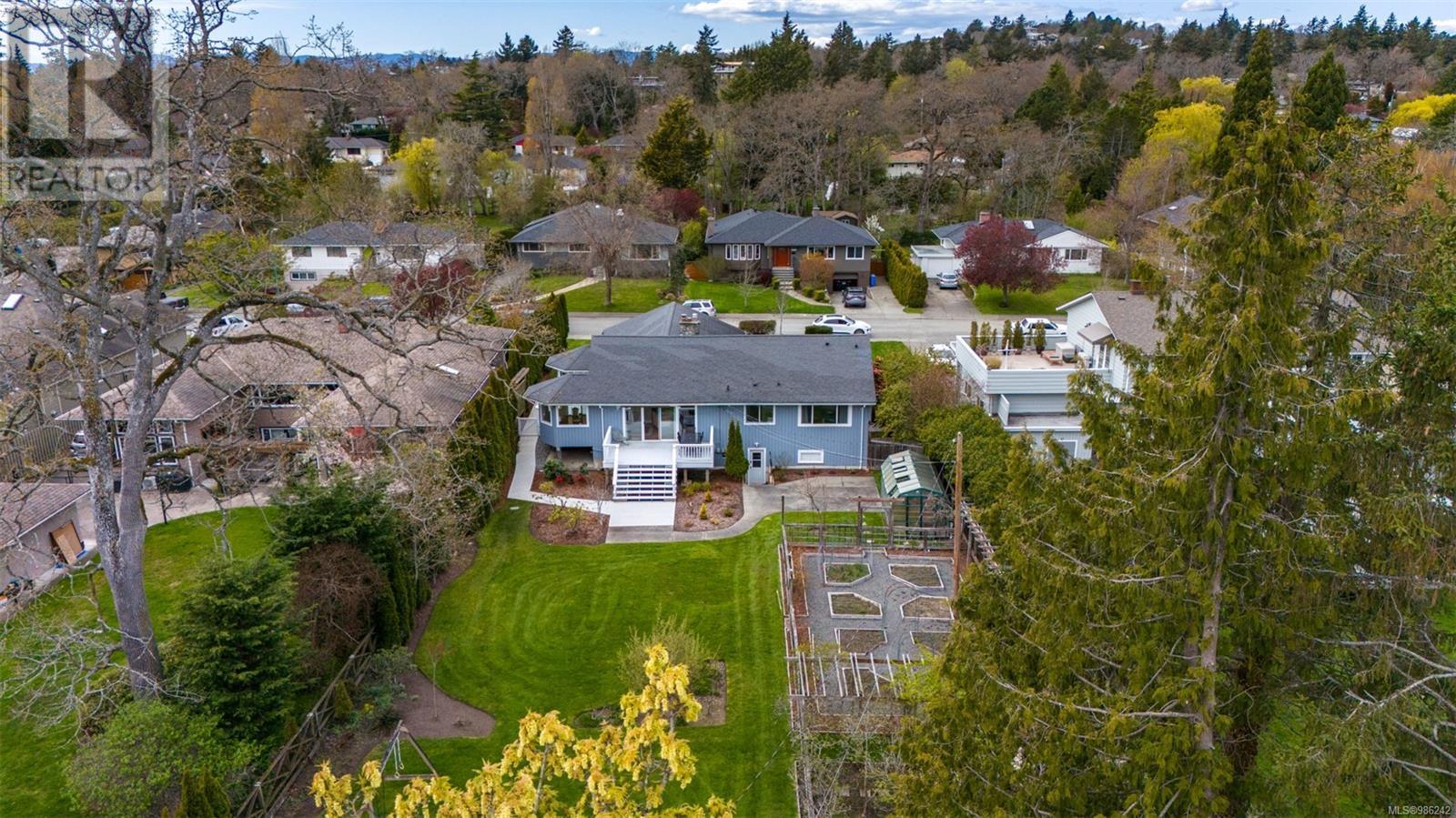 3371 Woodburn Ave, Oak Bay, British Columbia  V8P 5B8 - Photo 38 - 986242