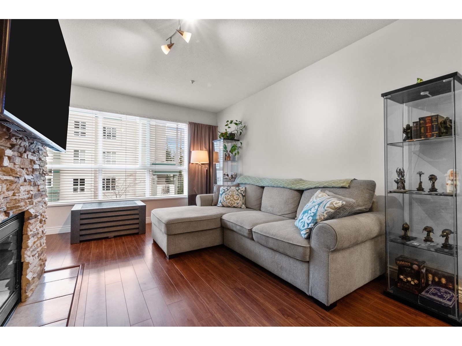 303 13860 70 Avenue, Surrey, British Columbia  V3W 0S1 - Photo 4 - R2982953