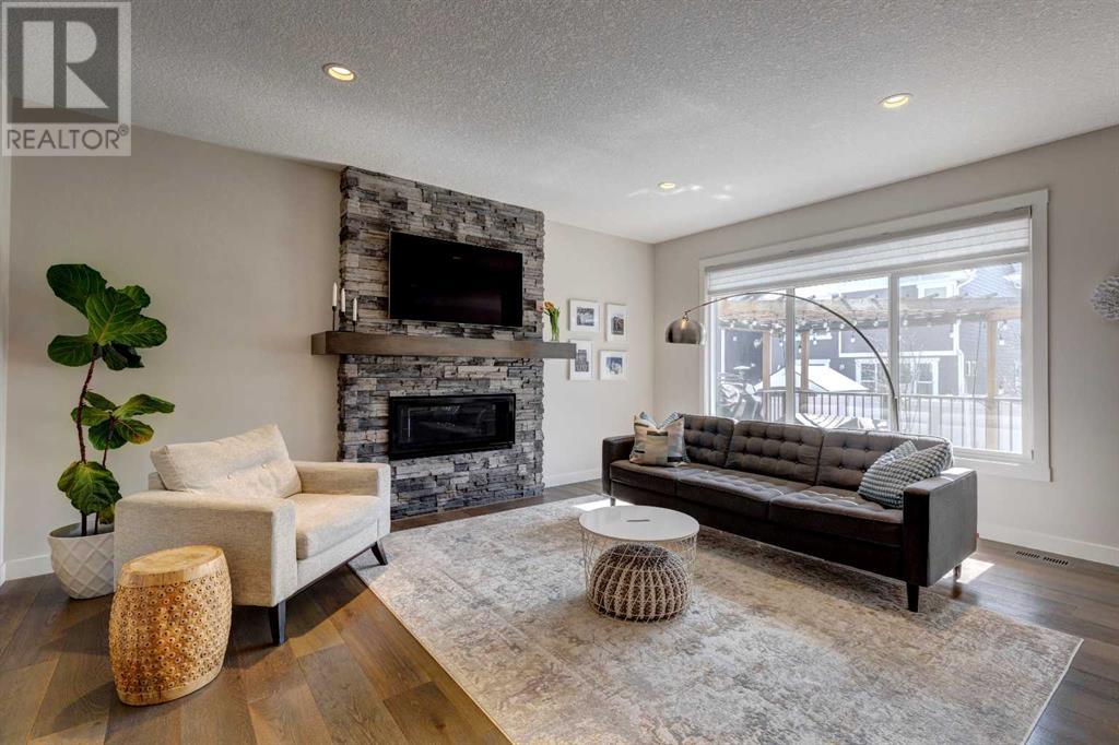 Property at 229 West Grove Way SW image 3