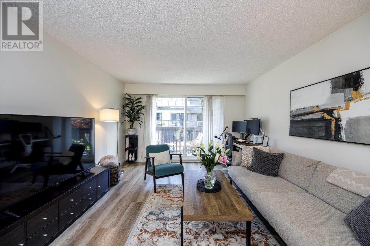 203 270 W 3rd Street, North Vancouver, British Columbia  V7M 1G1 - Photo 3 - R2987895