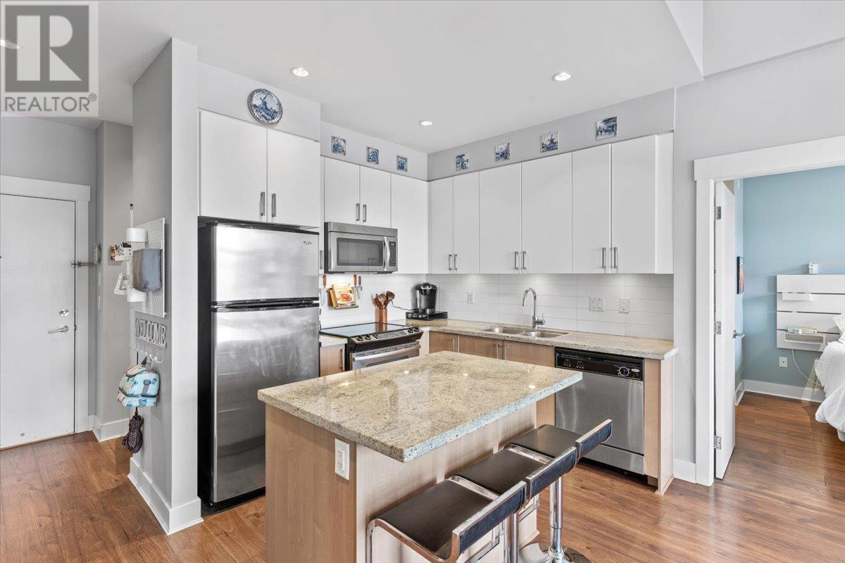 410 85 Eighth Avenue, New Westminster, British Columbia  V3L 0E9 - Photo 2 - R2987902
