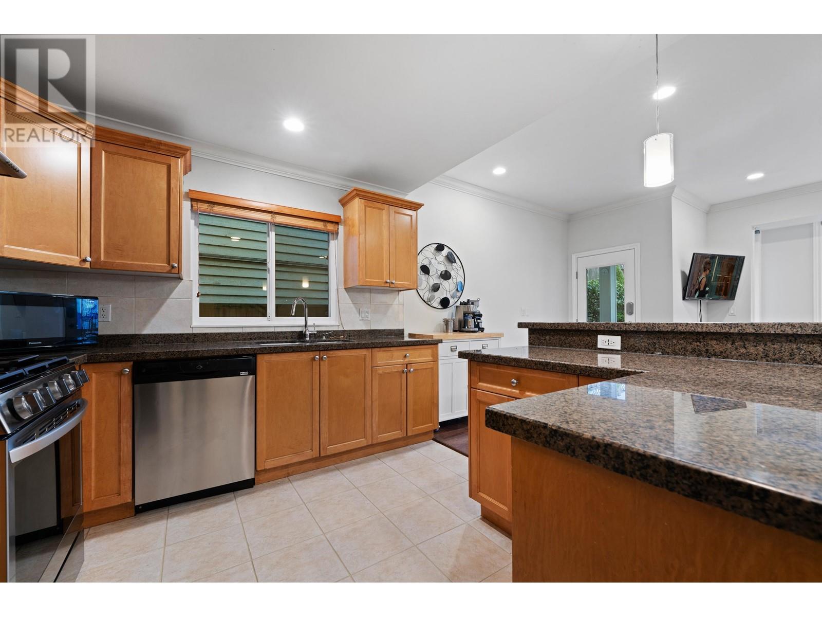 320 E 5th Street, North Vancouver, British Columbia  V7L 1L9 - Photo 12 - R2987905