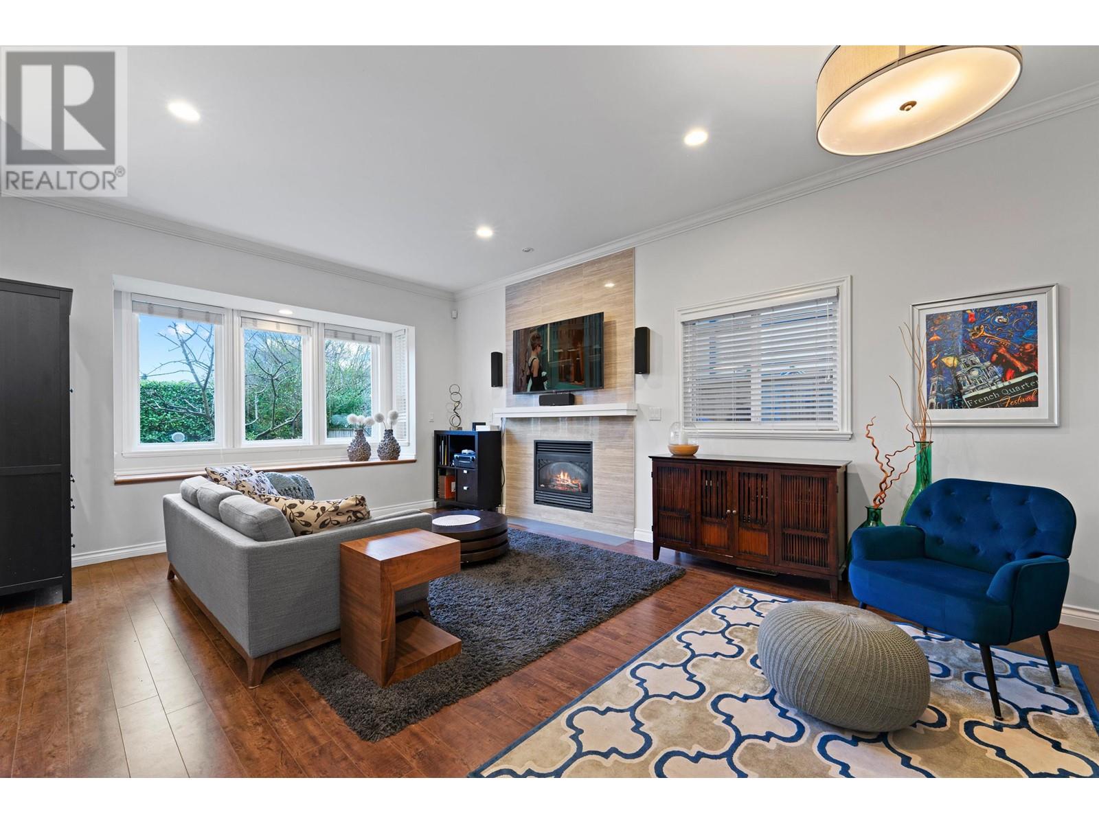 320 E 5th Street, North Vancouver, British Columbia  V7L 1L9 - Photo 3 - R2987905