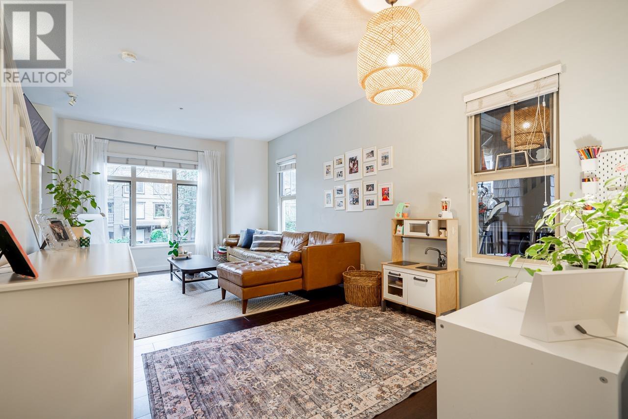 239 600 Park Crescent, New Westminster, British Columbia  V3L 5W1 - Photo 3 - R2987910