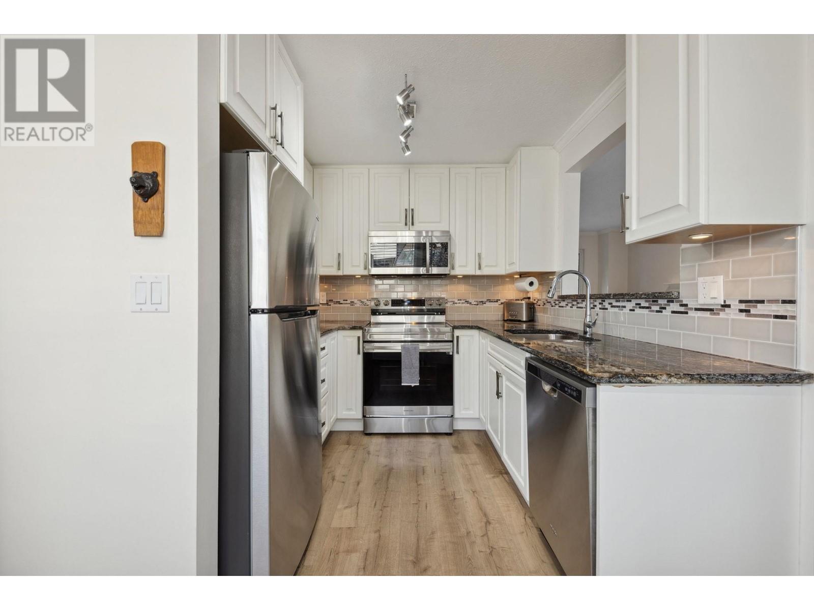 8556 Woodgrove Place, Burnaby, British Columbia  V5A 4B1 - Photo 22 - R2987937