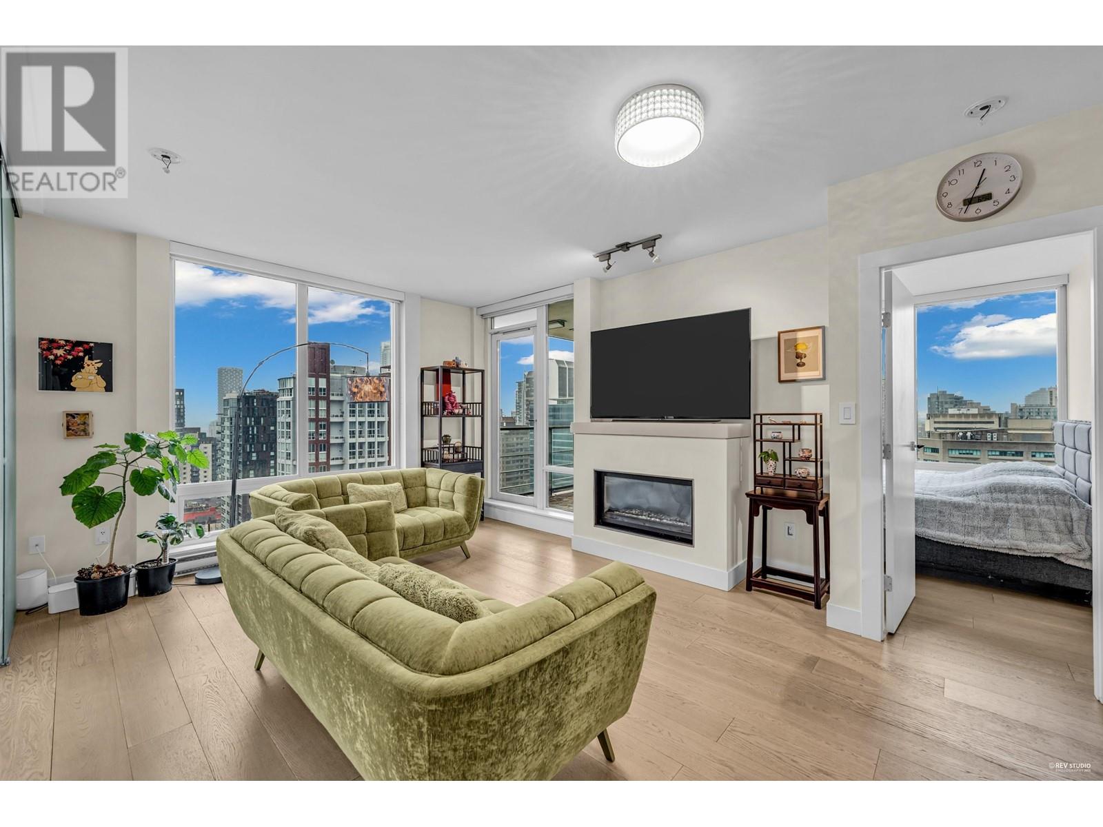 2002 565 SMITHE STREET, Vancouver, British Columbia