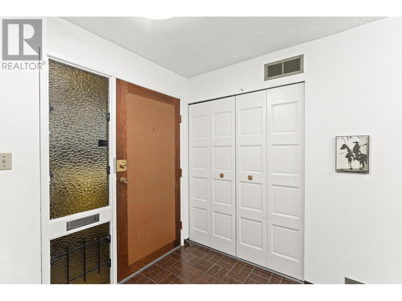 856 Frederick Road, North Vancouver, British Columbia  V7K 2Y3 - Photo 2 - R2987953