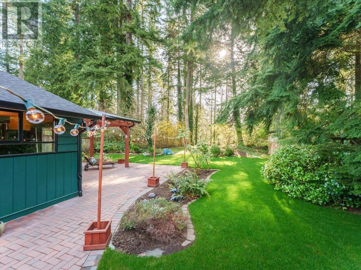 1036 Mountain Highway, North Vancouver, British Columbia  V7J 2L9 - Photo 2 - R2987941