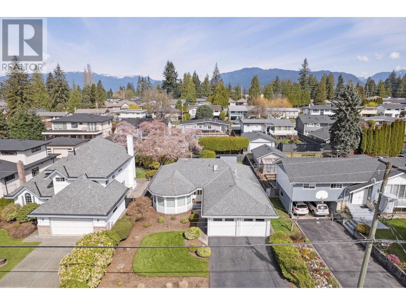 1329 Regan Avenue, Coquitlam, British Columbia  V3J 3B6 - Photo 37 - R2987438