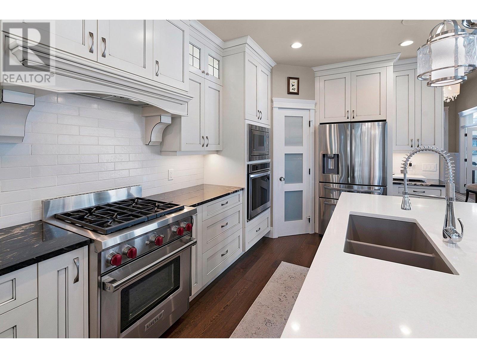 Property at 4149 Gallaghers Fairway S image 3