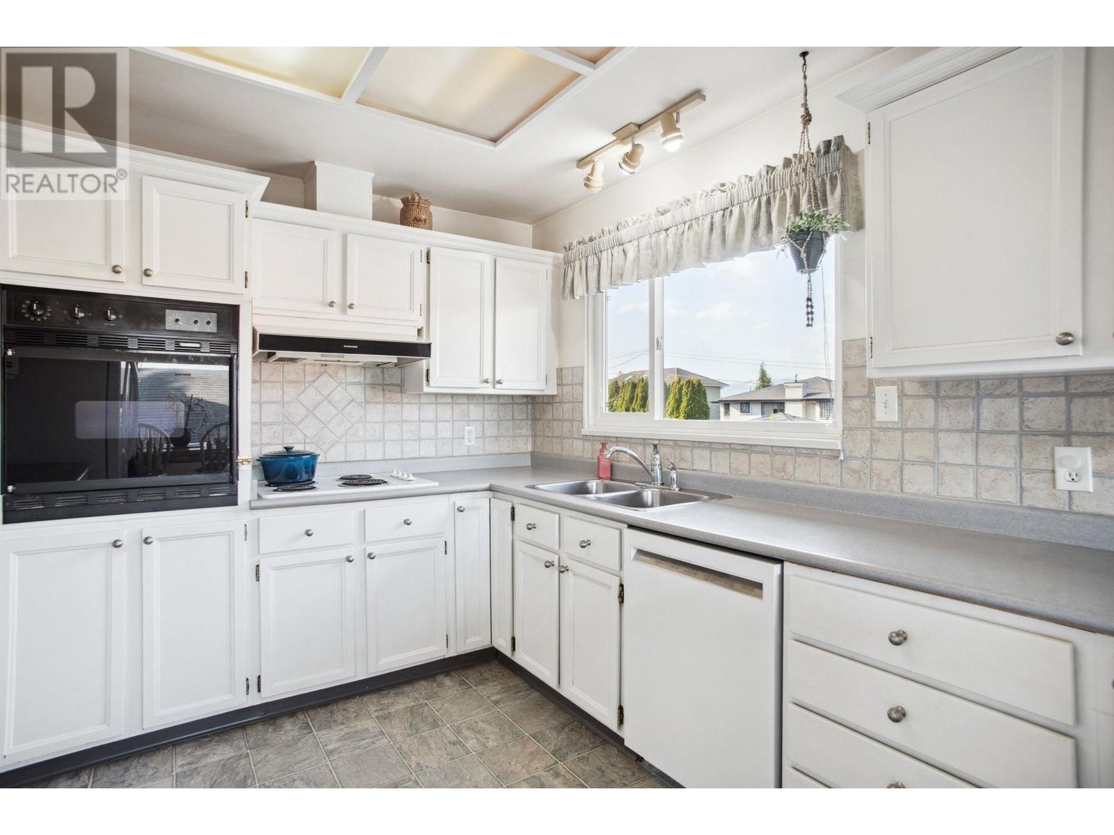 9081 Wilberforce Street, Burnaby, British Columbia  V3N 4C5 - Photo 17 - R2986427