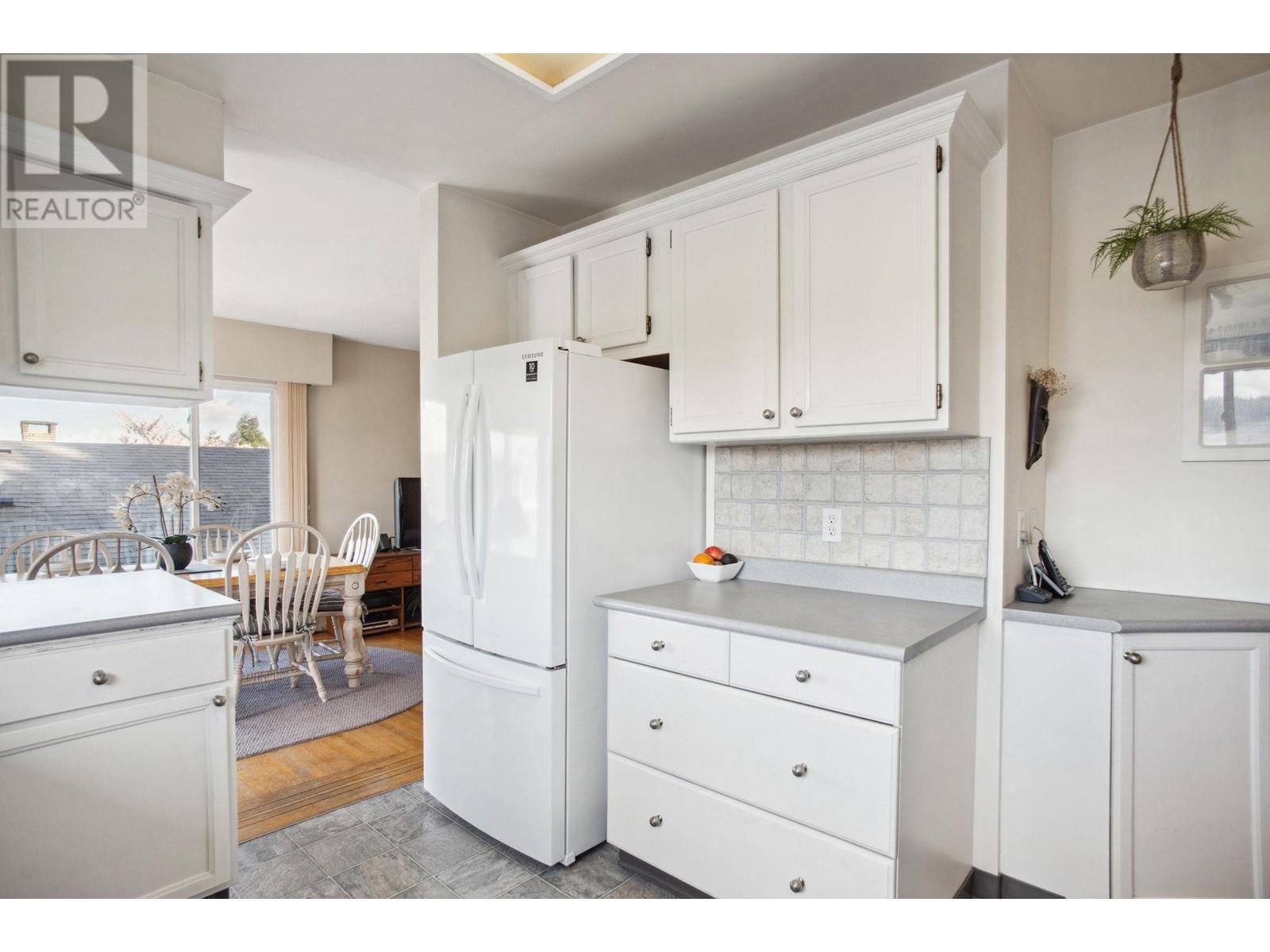 9081 Wilberforce Street, Burnaby, British Columbia  V3N 4C5 - Photo 18 - R2986427